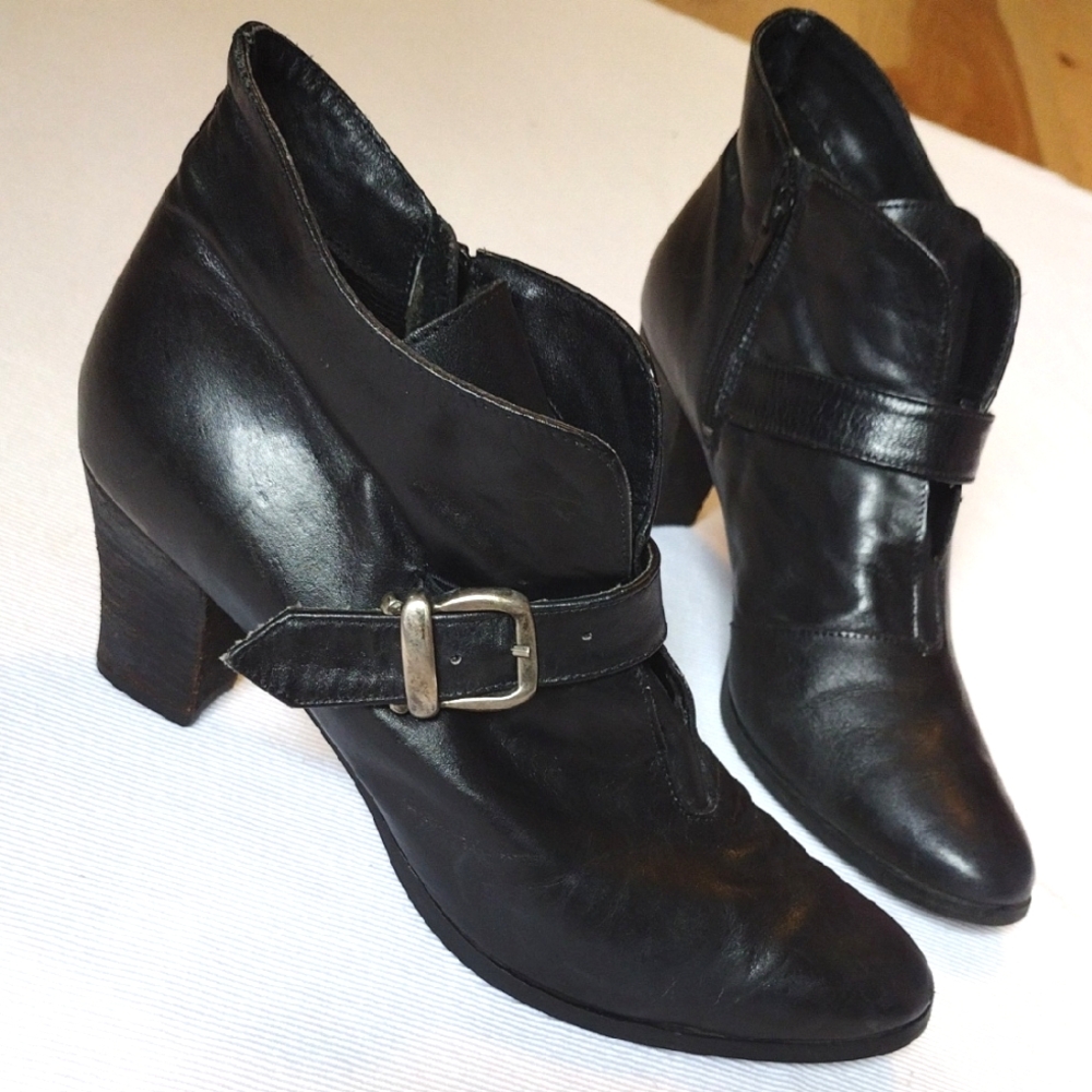Vintage MainFrame Black Leather Ankle Boot